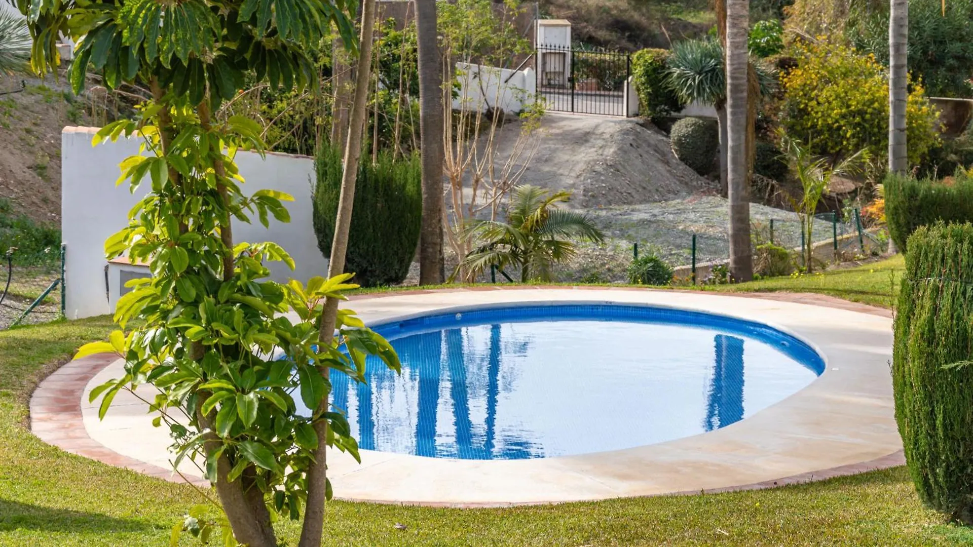 Las Palmas 4B Oasis Properties Nerja